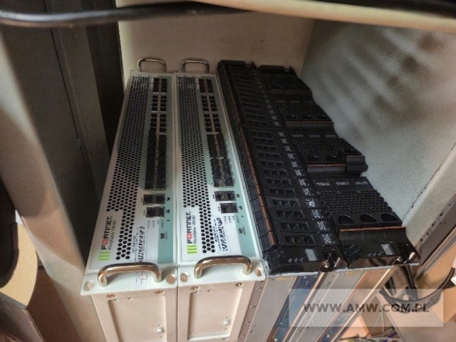 Sprzęt komputerowy (bez dysków twardych) - pakiet zawierający 60 poz. asort. (wg oddzielnego wykazu) 